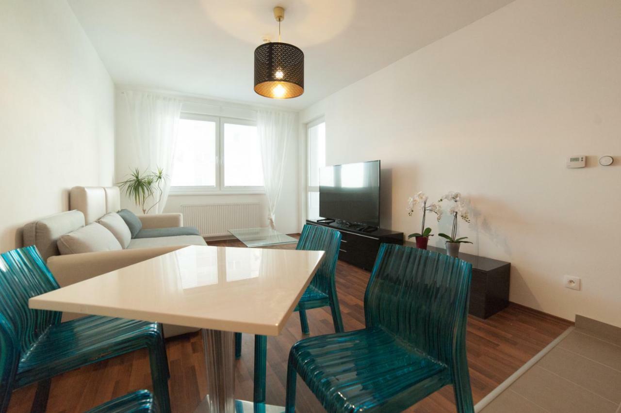 After Eight Apartman