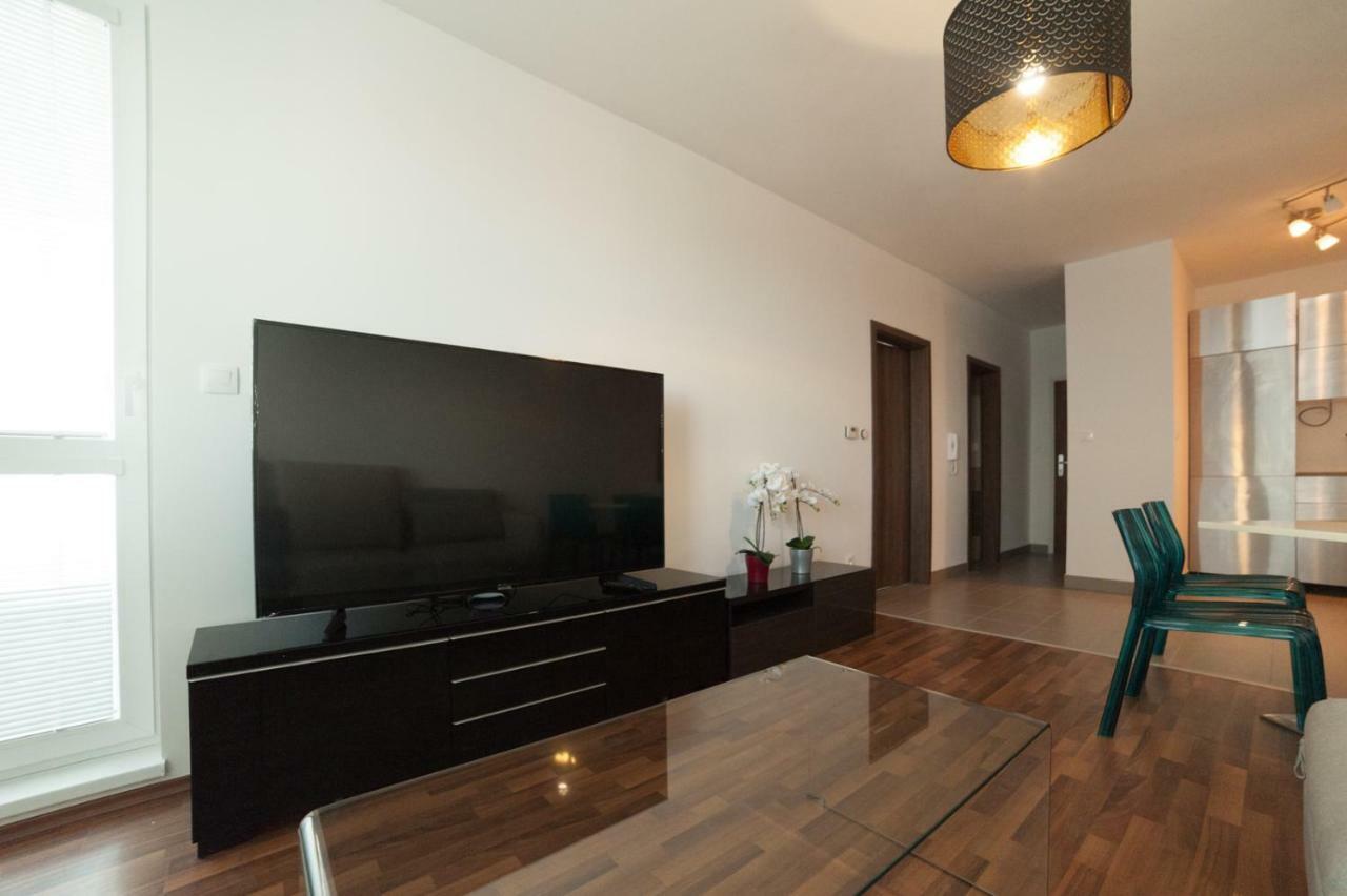 Apartman After Eight